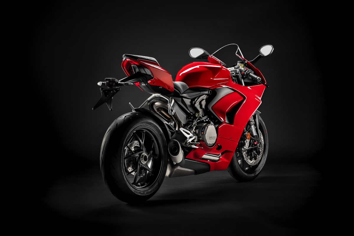 Topgear The Sexy And Fast 2020 Ducati Panigale V4s Has Winglets